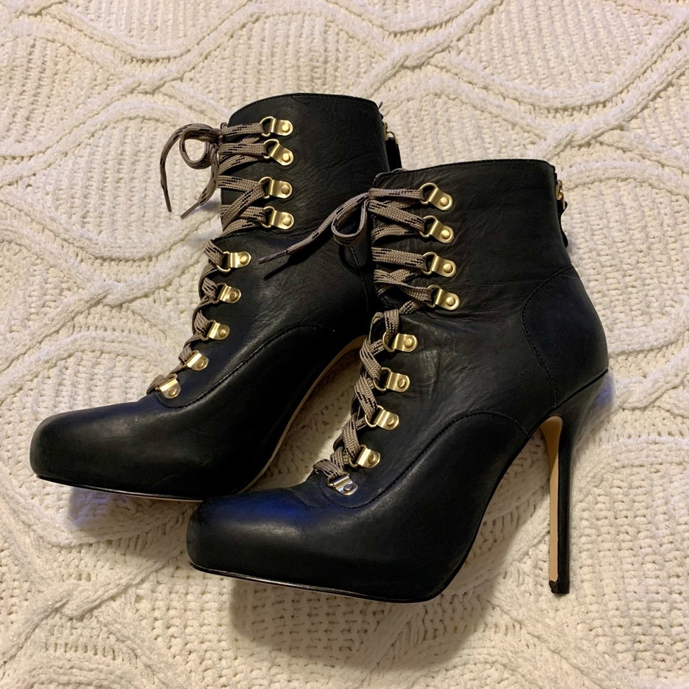 Boutique 9 Black Lace Up Boots size 8.5 style Barrow NEW - Picture 2 of 7